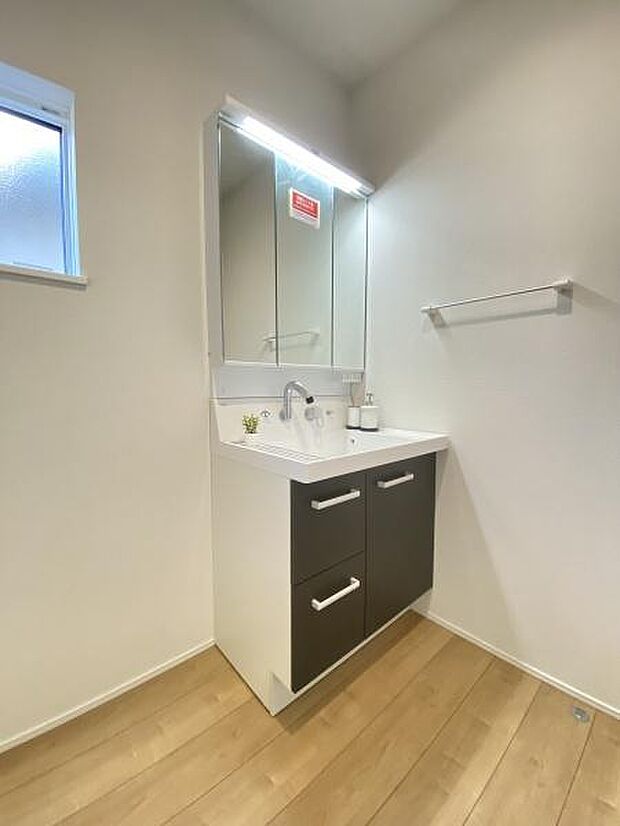 三面鏡付き洗面台