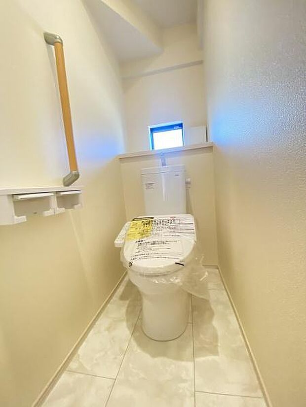 ＜トイレ／Toilet＞安心手摺り付き