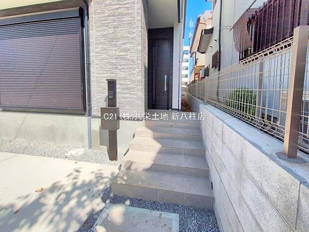 玄関アプローチ