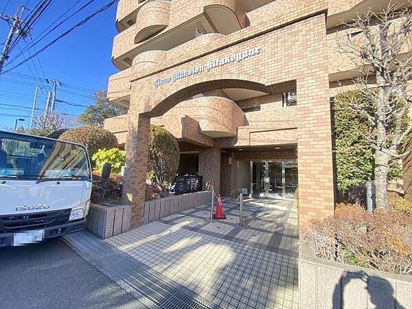 ＜エントランス／Main entrance＞エントランス