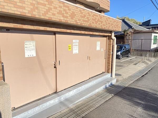 ＜その他共有部分／Common area＞ごみ置場