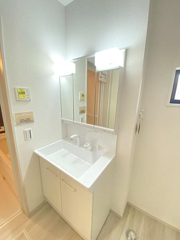 三面鏡付き洗面台