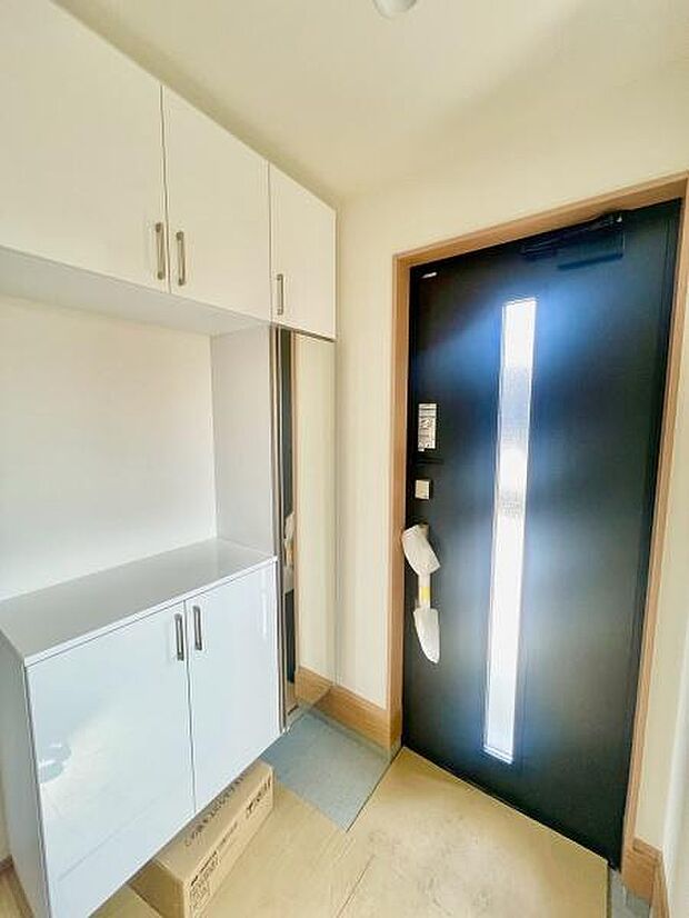 ミラー付きの玄関収納