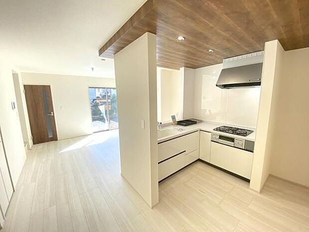 家族が顔を合わせるリビングイン階段