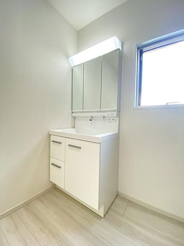 三面鏡付き洗面台