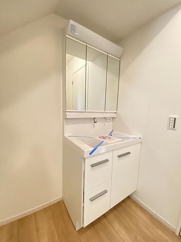 三面鏡付き洗面台