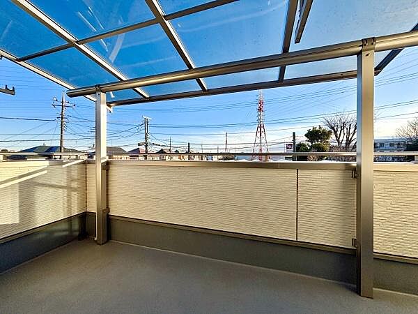 急な雨でも安心な屋根付き！