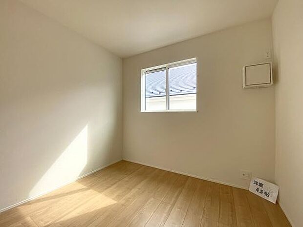 南側4.5帖の洋室
