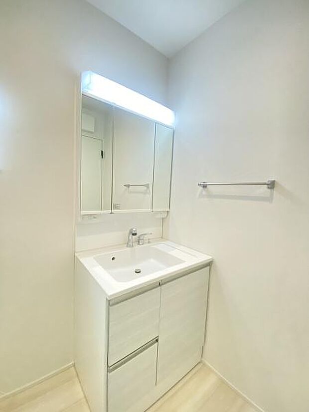 三面鏡付き洗面台