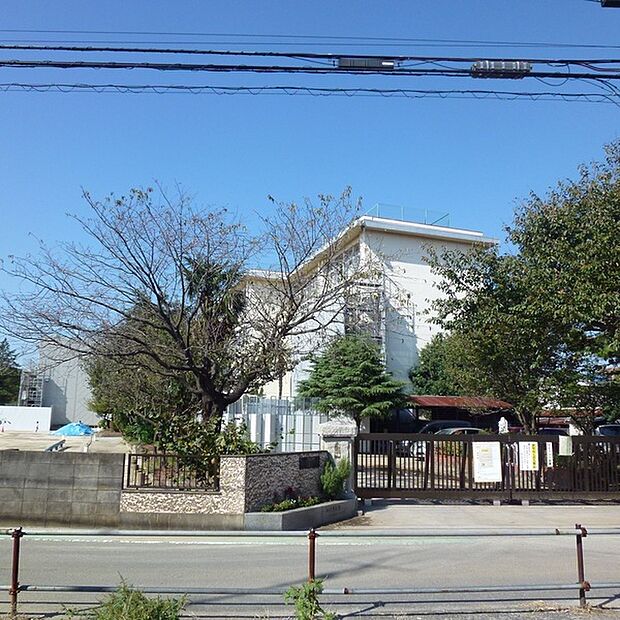 鎌ケ谷市立中部小学校まで1435m