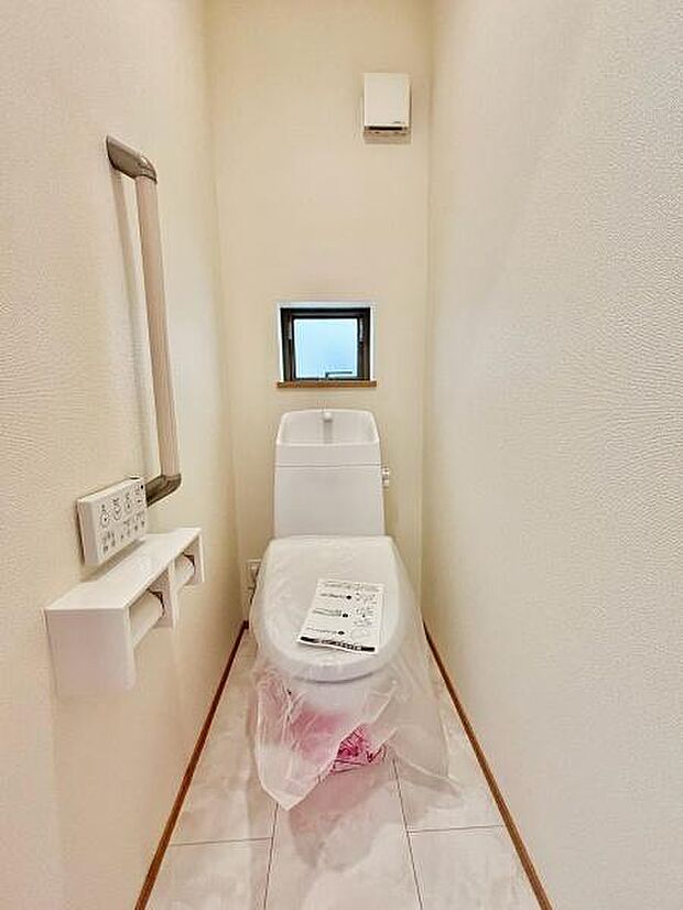 ＜トイレ／Toilet＞安心手摺り付き