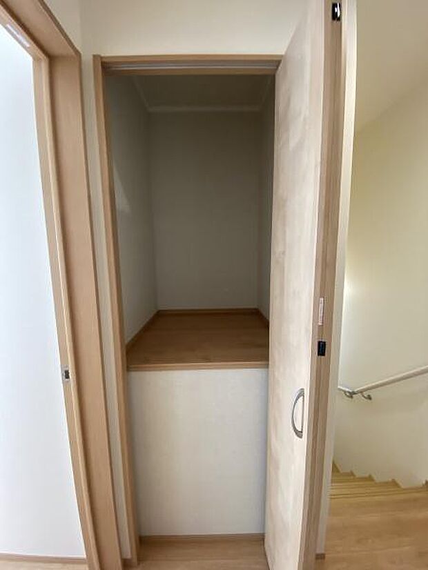 2階ホール収納