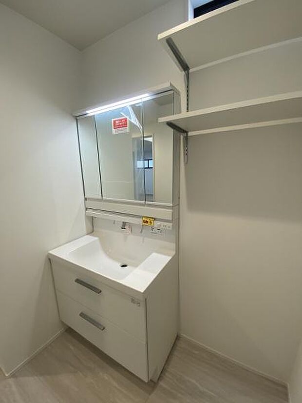 三面鏡付き洗面台