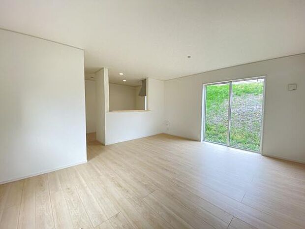 3面採光の明るいリビング