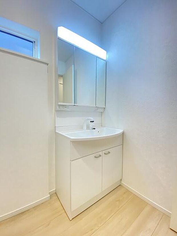 三面鏡付き洗面台