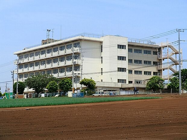 松戸市立六実第二小学校まで100m、徒歩約2分