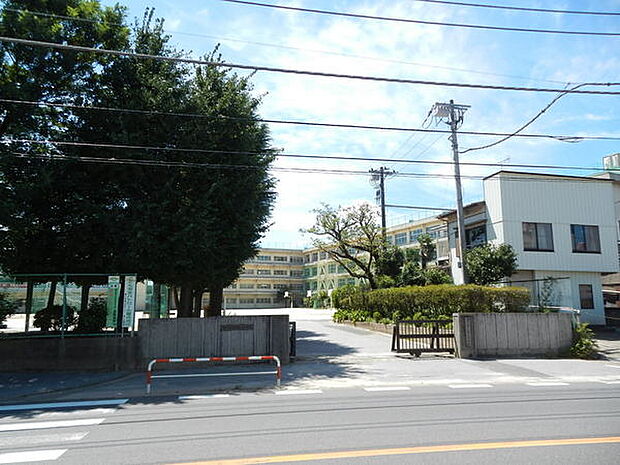 鎌ケ谷市立第二中学校まで650m、徒歩約9分部活で遅くなっても安心ですね!