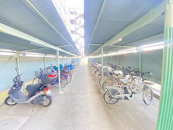＜その他共有部分／Common area＞駐輪場