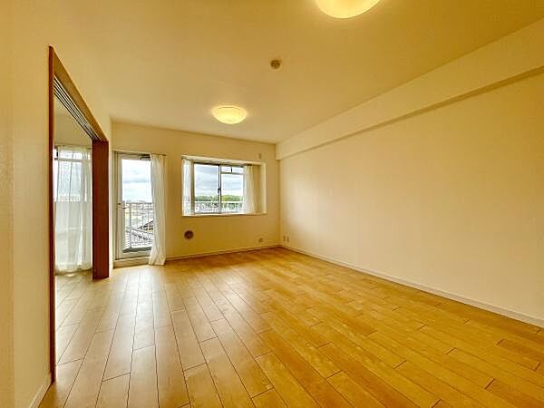 ＜リビング/Living room＞15.6帖のLD?、隣室洋室と繋げて使用できます