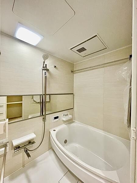 ＜浴室／Bath＞追い炊き機能、浴室暖房乾燥機能付き♪