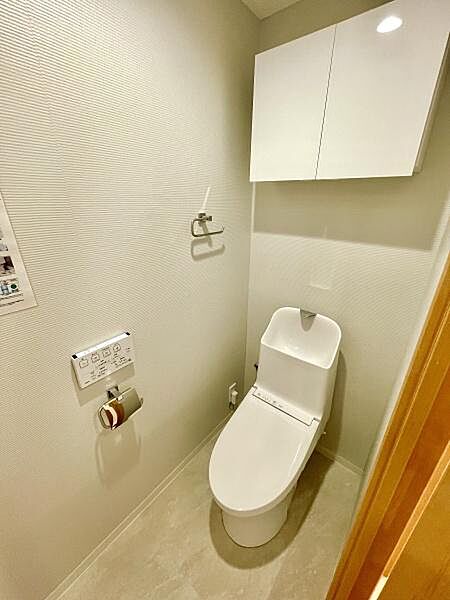 ＜トイレ／Toilet＞温水洗浄便座