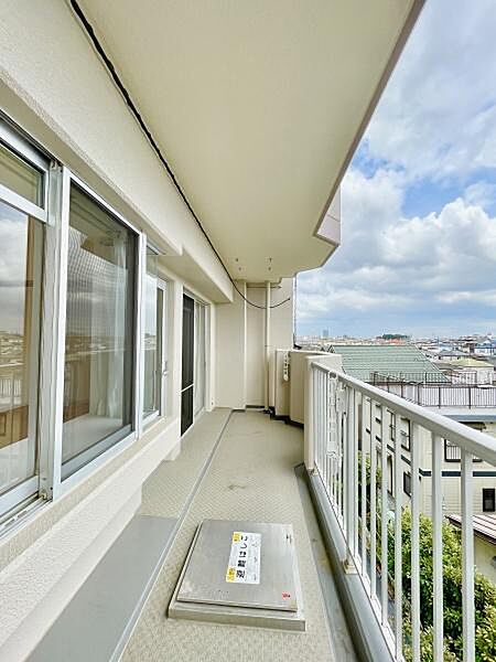 ＜バルコニー／Balcony＞南東向きバルコニー