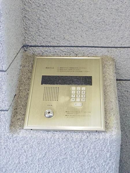 ＜エントランス／Main entrance＞オートロックで安心です！