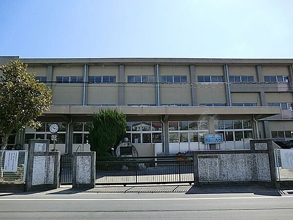 松戸市立小金北小学校まで350m、徒歩約5分お子様の通学も安心ですね