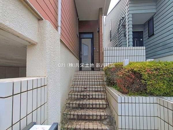 ＜玄関／Entrance＞玄関アプローチ