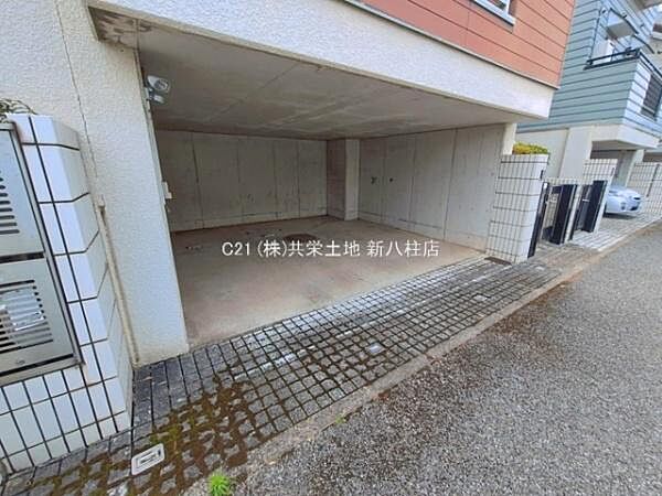 ＜駐車場／Parking space＞カースペース2台可