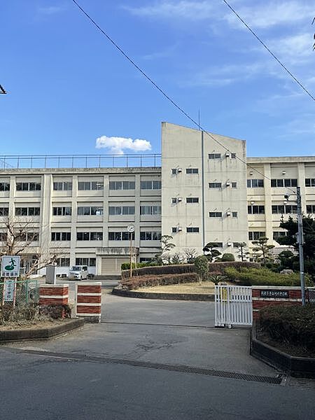 我孫子市立湖北中学校まで2205m