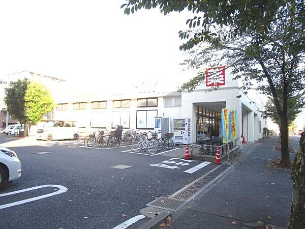 ウエルシア松戸常盤平店まで130m、徒歩約2分薬だけでなく日用品から食料品まで豊富な品ぞろえ！