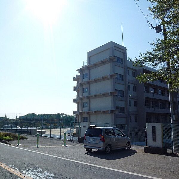 鎌ケ谷市立第四中学校まで1776m、徒歩約23分