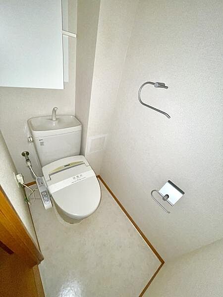 ＜トイレ／Toilet＞温水洗浄便座