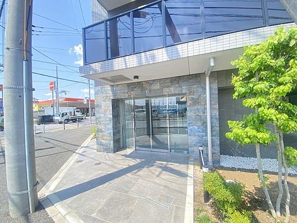＜エントランス／Main entrance＞エントランス