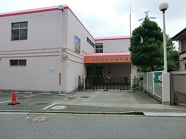 豊町保育園まで596m