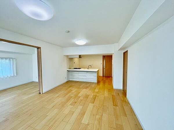 ＜リビング/Living room＞15帖のLDK、隣室洋室と繋げて使用できます