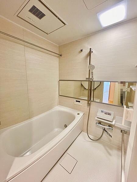 ＜浴室／Bath＞追い炊き機能、浴室暖房乾燥機能付き♪