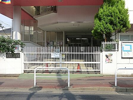 新松戸幼稚園まで528m
