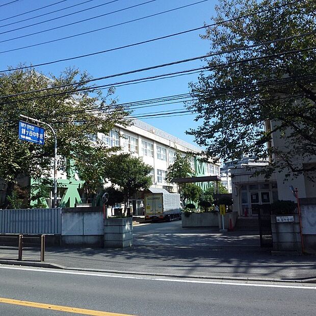 鎌ケ谷市立鎌ヶ谷中学校まで1100m、徒歩約14分