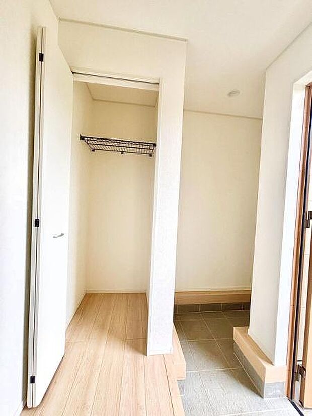 玄関土間収納付き