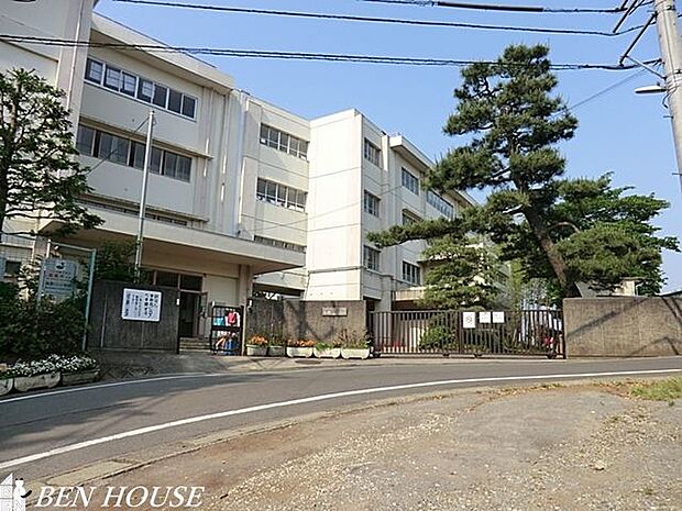 川崎市立南野川小学校 徒歩11分。教育施設が近くに整った、子育て世帯も安心の住環境です。 850m