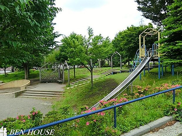 東山田やまびこ公園 徒歩14分。四季の移ろいを感じる緑豊かな住環境です。 1100m