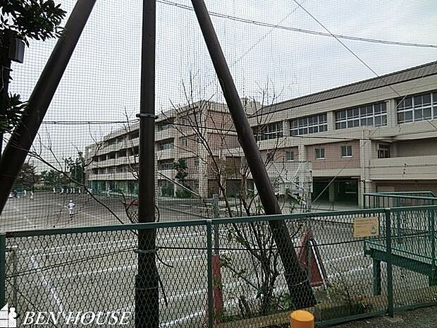 横浜市立仲尾台中学校 徒歩26分。部活動が盛んで活気溢れた中学校です。 2010m