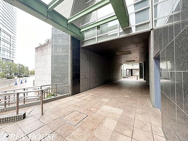 外観・33階建てのタワーマンション。横浜駅から徒歩10分の好立地です