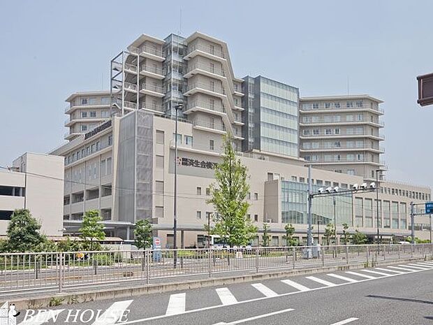 横浜市東部病院 徒歩9分。万が一際に必要になる病院。近所にあることで安心につながります。 720m