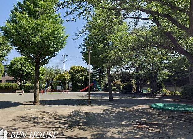 常盤台南公園 徒歩5分。樹々に囲まれた気持ちのよい公園です。 400m