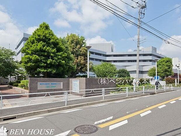 横浜市立脳卒中・神経脊椎センター 徒歩17分。ご家族のもしもの時もすぐに対応可能です。 1360m