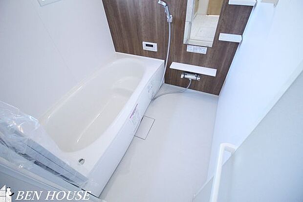 浴室（同仕様参考写真）・脚を伸ばしてくつろげる1坪サイズの浴室でバスタイムを快適に過ごすことができます。
