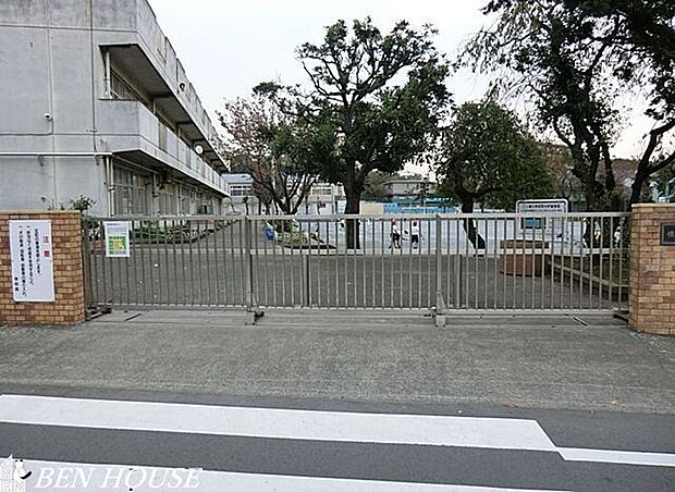 横浜市立二つ橋小学校 徒歩18分。教育施設が近くに整った、子育て世帯も安心の住環境です。 1400m